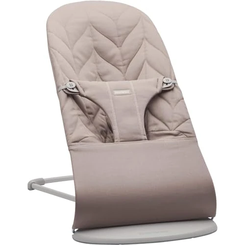 Offerta a tempo: BabyBjörn Sdraietta Bliss - Tessuto, Trapunto a petalo, Grigio sabbia,Design ergonomico, Dondolio naturale, Da 3,5 e 13 kg, da 0 a 2 anni - 10% da 199.90 € a 180.63 €