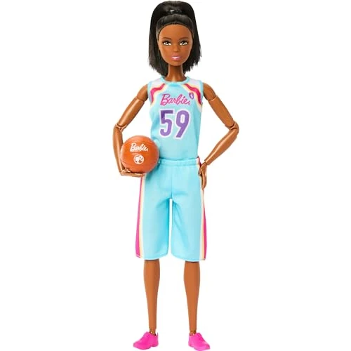 Barbie Made to Move Pop en Accessoires, Basketbalspeelster met bal in tenue (kan aan en uit), brunette, 22 beweegbare gewrichten, HKT74