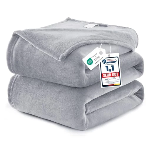 Offre limitée : WAVVE Plaid Couverture Polaire Flanelle en Microfibre, Jeté de Canapé 230x270 Gris Clair, Couverture lit Jete de Canape 2 Personnes, Plaid Fourrure Grand Chaud et Doux en Peluche, 270x230 de 39.99 € à 35.99 € (10% de remise)