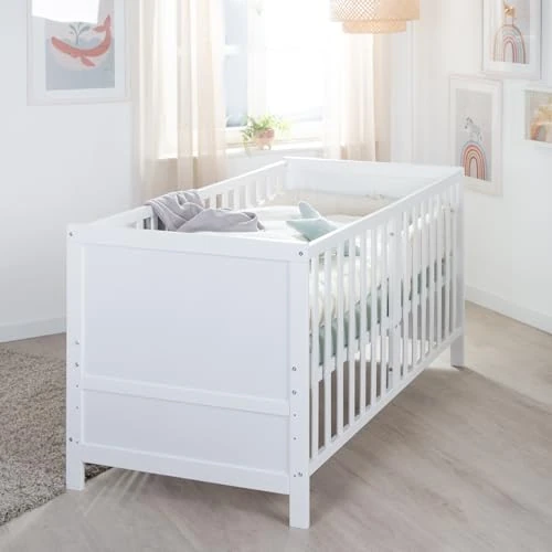 Zeitlich begrenztes Angebot: roba Babybett EASY SLEEP 70 x 140 cm inkl. Umbauecken - Mitwachsendes Gitterbett 3-fach höhenverstellbar - 3 Schlupfsprossen - Holz weiß lackiert von 259.90 € auf 158.05 € (39% Rabatt)