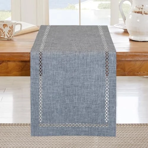 Offerta a tempo: BAZIOE Lino Runner da Tavolo Grigio 183 x 33 cm Runner da Tavola Moderno Design Traforato, Di Alta Qualità Aspetto Lino e Lavabile per Tavolo da Pranzo Decorazione Tavola Mobili e Feste di Natale - 20% da 13.99 € a 11.19 €