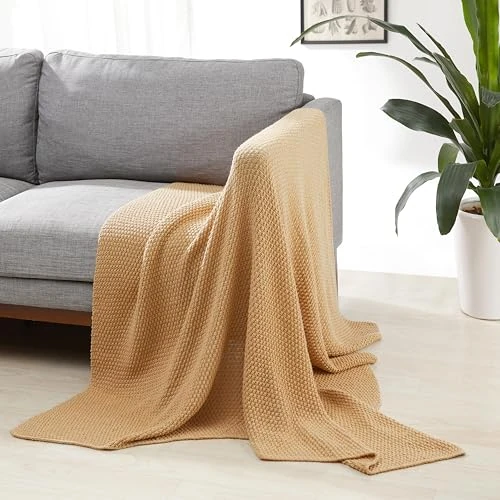 Offerta a tempo: Amazon Basics decorativa per la stanza, lavorata a maglia Copriletto, 127 x 152 cm, Sabbia - 21% da 15.57 € a 12.36 €