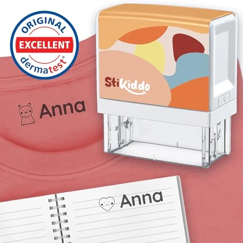 Offerta a tempo: StiKiddo® Timbro Personalizzato Per Bambini - Per Abbigliamento, Oggetti e Carta, Timbro Vestiti Bambini Asilo, Personalizzabile e Lavabile in Lavatrice - 0.00% da 16.49 € a 16.49 €