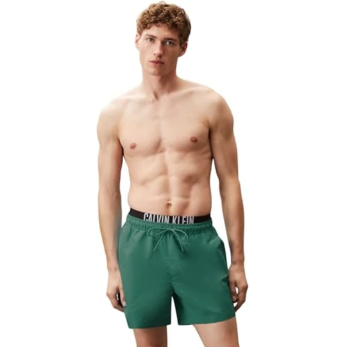 Offre limitee: Calvin Klein Short de Bain Homme Medium Double avec Ceinture Emblématique, Vert (Wild Green), L de 69.90 EUR a 34.00 EUR (economie 51%)