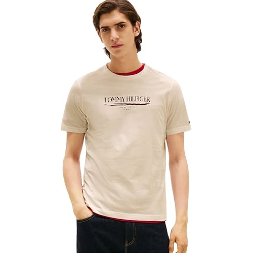 Zeitlich begrenztes Angebot: Tommy Hilfiger Herren T-Shirt Kurzarm Brand Love Tee aus Baumwolle, Elfenbein (Newsprint), XS von 39.90 € auf 23.02 € (42% Rabatt)