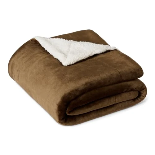 Offerta a tempo: Amazon Basics Manta de Pelo Sherpa, 127 x 152 cm, Marrón - 13% da 21.11 € a 18.40 €