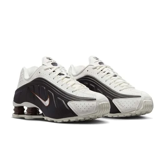 Offerta a tempo: Nike AR3565-104 Shox R4 Donna, Sail/Sail-Black-Fauna Brown EU 36 - 45% da 149.99 € a 81.99 €