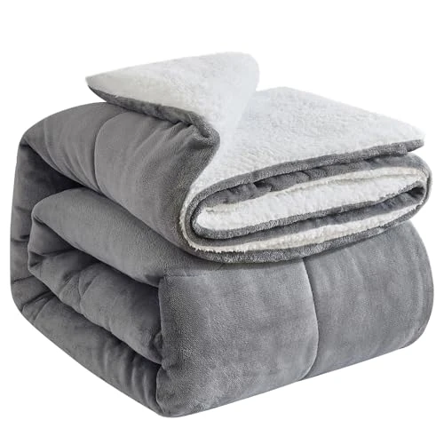 Offre limitee: OMERAI Couverture Polaire Sherpa 150x200cm - Épaisse Chaude et Duveteuse Floue Réversible Microfibre Couvertures pour Lit, Canapé, Maison et Voyage Lavable en Machine, Double Taille, Gris de 26.99 EUR a 26.99 EUR (economie 0%)