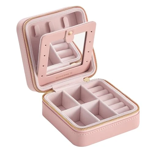 Oferta limitowana: SONGMICS Pudełko podróżne na biżuterię, małe pudełko na biżuterię, lusterko, zamek błyskawiczny, przenośne przechowywanie biżuterii, etui z poliuretanu, 11,4 x 11,4 x 5,5 cm, pastelowy róż JBC146S01 z 30.99 zł na 30.99 zł (oszczędź 0.00