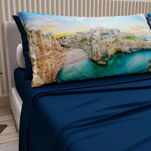 PETTI Artigiani Italiani - Parure de Draps en Coton pour Lit 1 Place et Demi avec Taies d'oreiller et Drap Housse 120x200, Motif Polignano Bleu Nuit, 100% Fabriqué en Italie