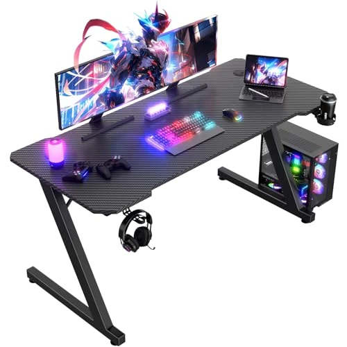 JUMMCO Bureau gaming avec porte-gobelet et porte-casque Table de jeu avec 2 trous professionnels pour le passage des câbles, plateau en fibre de carbone, cadre en métal noir de haute qualité 140x60 cm