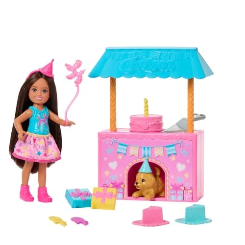 Oferta limitowana: Barbie Rodzina i przyjaciele Chelsea Urodzinowa niespodzianka Zestaw, mała lalka Chelsea (brunetka), buda z transformacją, figurka pieska, ponad 10 akcesoriów, zabawka dla dzieci 3+, JJB41 z 107.99 zł na 107.99 zł (oszczędź 0.00%)