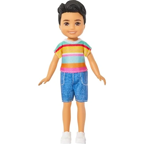 Zeitlich begrenztes Angebot: Barbie Club Chelsea, kleine Puppe Koji, ca. 15 cm groß, Junge mit braunem Haar und abnehmbarem gestreiftem Hemd, Shorts und Schuhen, JJB36 von 6.99 € auf 5.99 € (14% Rabatt)