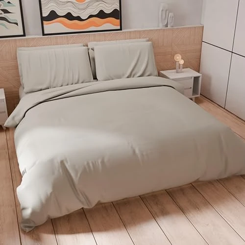Offerta a tempo: PETTI Artigiani Italiani - Set Copripiumino Una piazza e mezza 200x200 cm (2 Federe 63x63 cm Incluse), Parure Copripiumino Morbida Microfibra Tinta Unita Grigio Chiaro - 0.00% da 21.29 € a 21.29 €