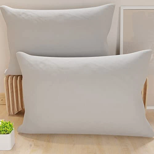Offerta a tempo: PETTI Artigiani Italiani - Coppia di Federe Cuscino 145x40 cm in Microfibra, Cuscini Arredo Camera da Letto, Divano, Set 2 Fodere Copricuscino, Federa Tinta Unita Grigio, 100% Made in Italy - 28% da 19.90 € a 14.28 €
