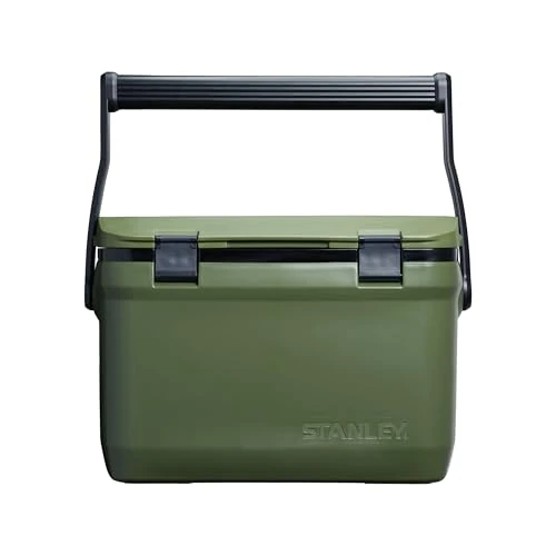 Offerta a tempo: Stanley 1913 Adventure Outdoor Cooler 15,1L Green - Isolamento con Schiuma a Doppia Parete - Senza BPA - Frigo Portatile - Frigo da campeggio robusto - Frigo da viaggio robusto - Dried Pine - 40% da 125.00 € a 75.00 €