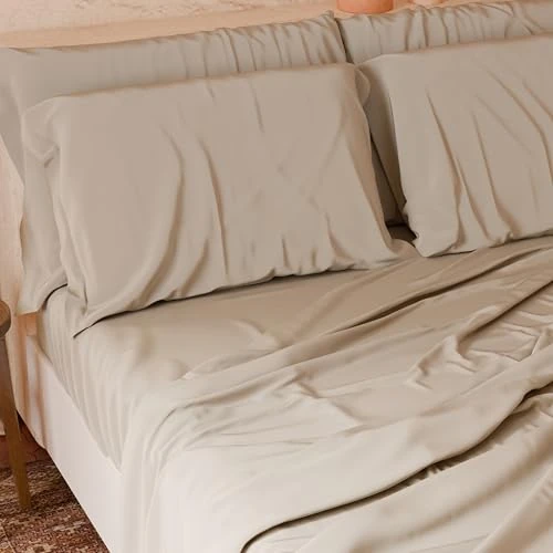 Offerta a tempo: PETTI Artigiani Italiani - Set Lenzuola Matrimoniali Maxi 4 Pezzi, Morbide e Traspiranti, Completo Letto con Lenzuolo Sopra, Lenzuolo Sotto con Angoli Elasticizzati e 2 Federe Lenzuola Crema - 0.00% da 39.90 € a 39.90 €