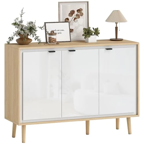 Offerta a tempo: HOMCOM Credenza Cucina con 3 Ante, Mobile Cucina Moderno con Ripiano Regolabile e Piedi in Legno, Credenza Buffet per Soggiorno, Sala da Pranzo e Salotto, 107x35x77 cm, Bianco Lucido e Rovere - 10% da 119.95 € a 107.97 €