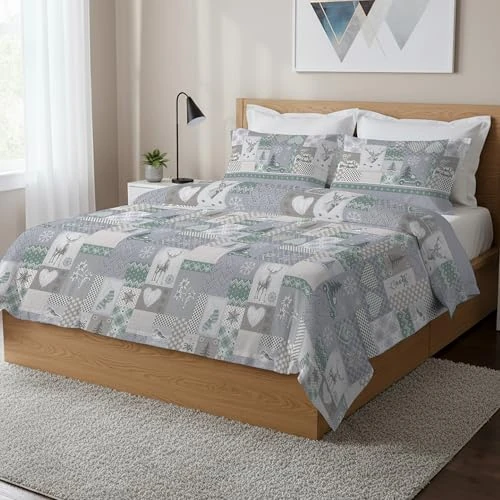 Offerta a tempo: PENSIERI DELICATI Parure Copripiumino Matrimoniale 100% Cotone, Completo di Sacco 250x200cm e 2 Federe 52x82cm, Made in Italy, Copripiumino Lavabile In Lavatrice A 40°, Fantasia Alpi Verde - 34% da 54.99 € a 36.38 €