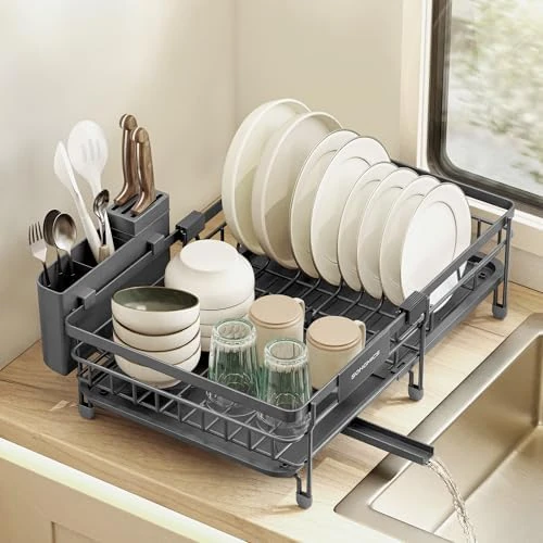 Offerta a tempo: SONGMICS Scolapiatti, per Spazi Ridotti, Portapiatti da Cucina Estensibile, Capiente, Beccuccio Estensibile e Girevole a 360°, Acciaio, (30,2-46,5) x 29,6 x 14 cm, Grigio Antracite KCS556GT01 - 15% da 19.99 € a 16.99 €