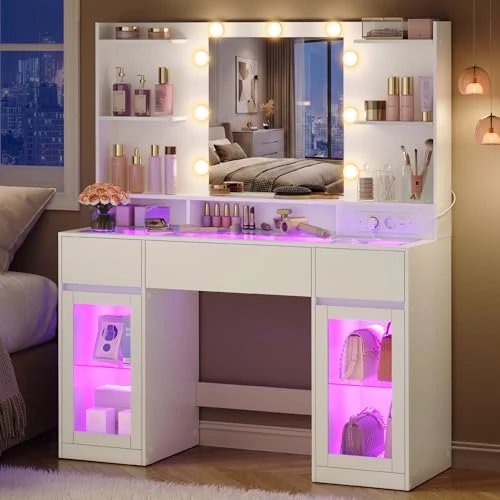 Offerta a tempo: VASAGLE Tavolo da Trucco con Specchio, Postazione Trucco con Luci RGB e Prese, Armadietti in Vetro, Senza Sgabello, 107 x 40 x 144,5 cm, Bianco, per Camera da Letto, Collezione Kailyn RDT145WB01 - 15% da 169.99 € a 144.49 €