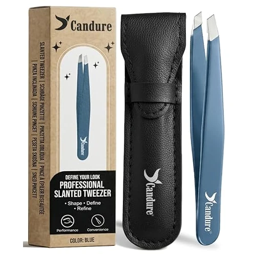 Offerta a tempo: Candure Pinzette Sopracciglia Professionale – Pinzetta Obliqua in Acciaio Inossidabile per Uomo e Donna, Sopracciglia, Mento, Peli del Viso e Peli Incarniti con Custodia in Pelle (Blu) - 40% da 9.99 € a 5.99 €