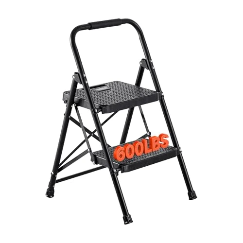Offerta a tempo: VEVOR Scala Pieghevole per Uso Domestico con 2 Gradini, con Ampio Pedale Antiscivolo e Comoda Impugnatura, Scala in Acciaio Portatile Leggera con Capacità di 272 kg, Multiuso per Cucina, Casa, Nero - 11% da 37.99 € a 33.81 €