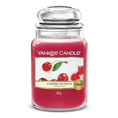 Yankee Candle Duftkerze | Cherries on Snow Großes Glas | Lange Brenndauer: bis zu 150 Stunden | Perfekte Weihnachtsgeschenke für Frauen
