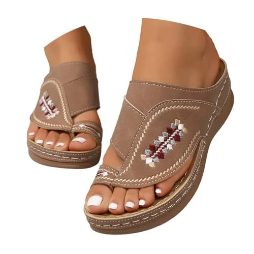 Offerta a tempo: Infradito Donna Con Zeppa, Infradito Donna con Zeppa - Ciabatte Estive con Ricamo Colorato Etnico e Cuciture a Vista, Suola Piattaforma Antiscivolo, Leggere e Comode per Spiaggia e Casa, Marrone 36 - 0.00% da 18.98 € a 18.98 €
