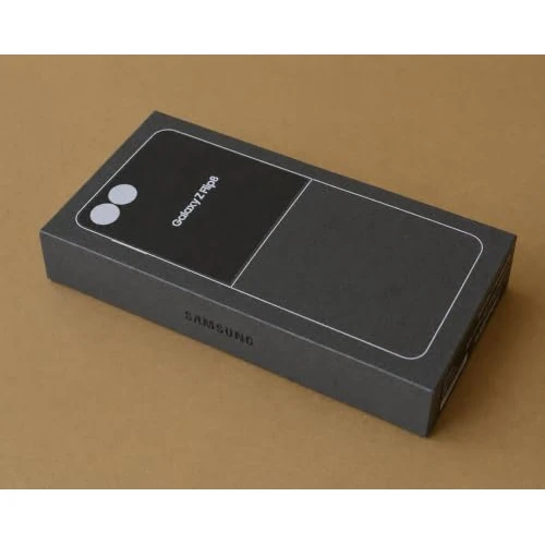 Offerta a tempo: Samsung Galaxy Z Flip 8 256GB GRAPHITE - 49% da 1379.00 € a 709.99 €